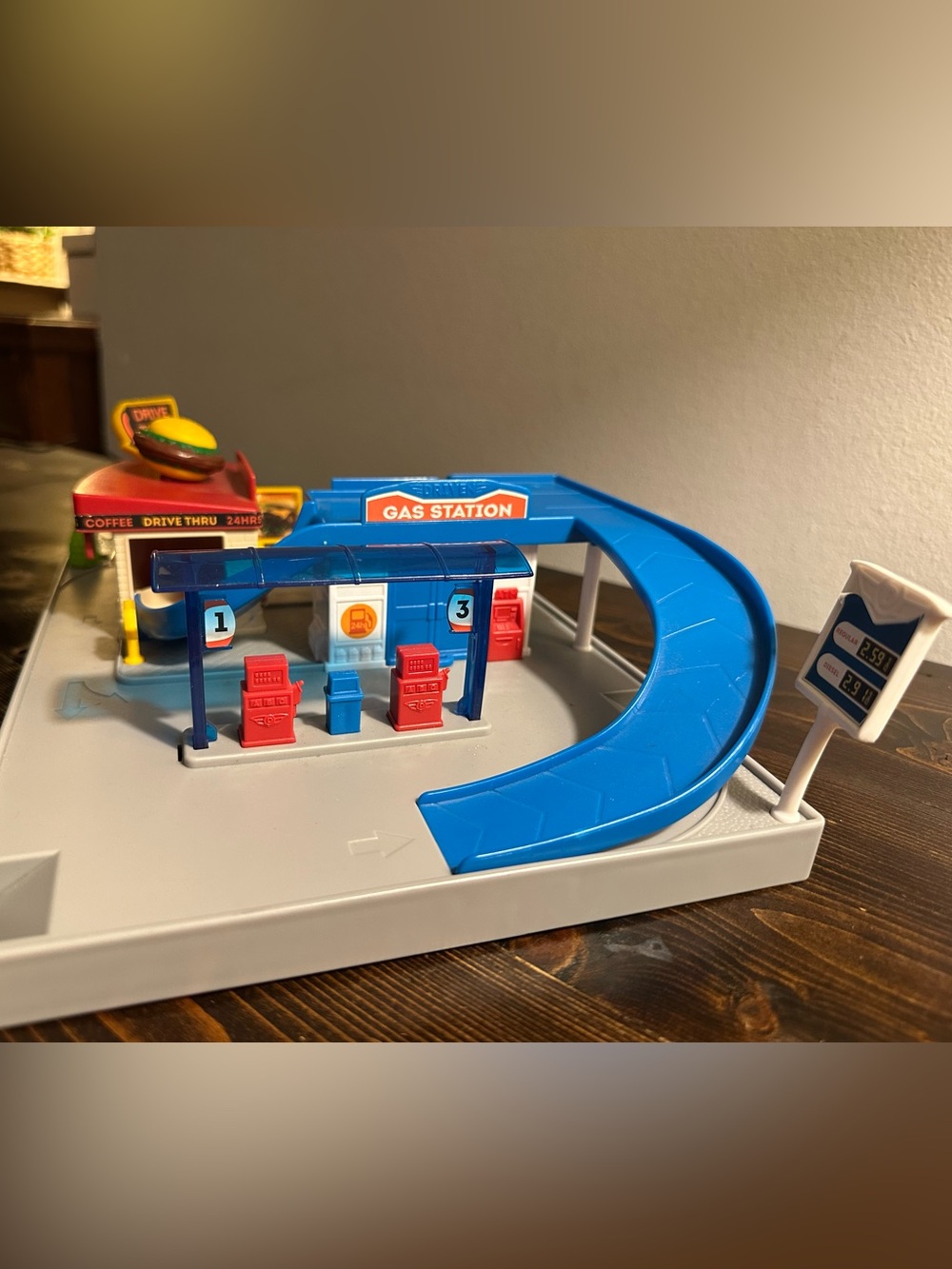 "Dine & Drive-Thru" car play set from DRIVEN by Battat